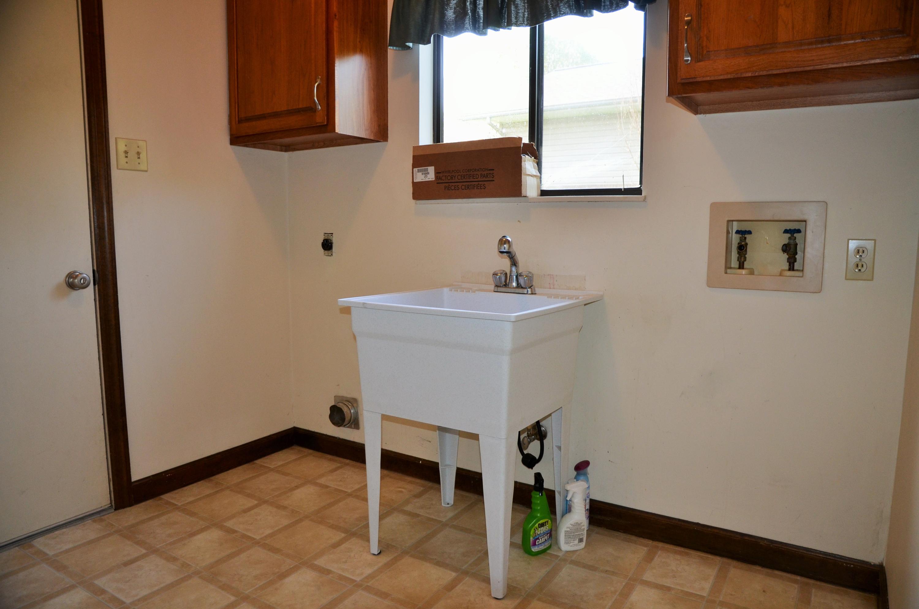 7708 Norwich Road Powell, TN 37849 - Photo 14 of 23 Laundry Room