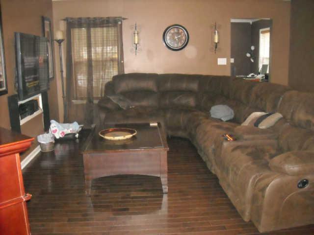 2008 Ruby Travis Road Chapmansboro, TN 37035 - Photo 3 of 18 Another view of Living Room