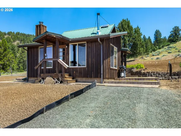 $725,000 | 395 N Highway, John Day, OR 97845