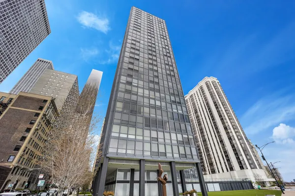 $3,000 | 900 North Lake Shore Drive, Unit 2113, Chicago, IL 60611