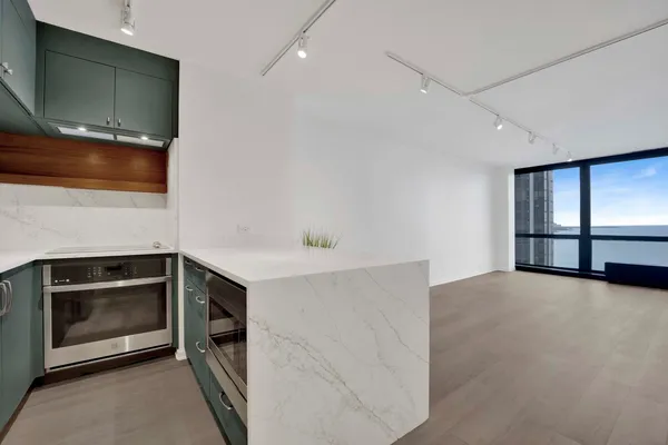 $3,000 | 900 North Lake Shore Drive, Unit 2113, Chicago, IL 60611