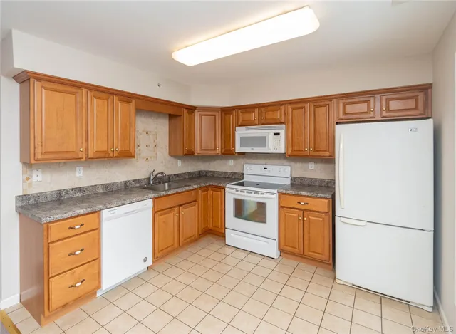 $180,700 | 70 Aveonis Court, Fishkill, NY 12524