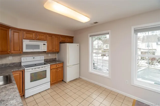 $180,700 | 70 Aveonis Court, Fishkill, NY 12524