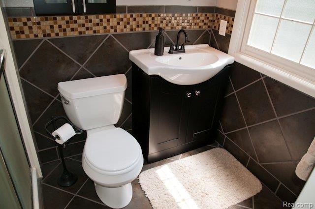 13889 South Custer Road Dundee, MI 48131 - Photo 19 of 24 Master Bath