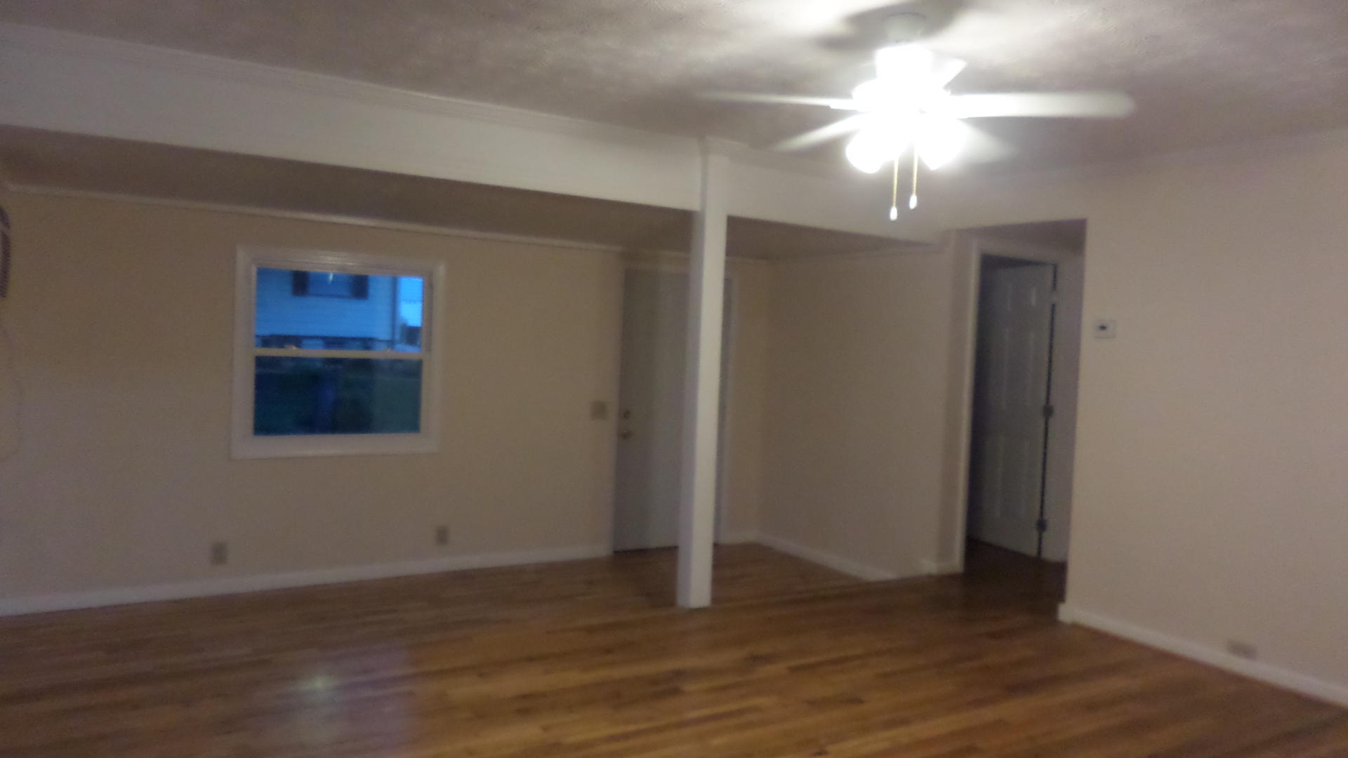329 East Fairview Road Oak Ridge, TN 37830 - Photo 6 of 21 Living Room/ Dining Room