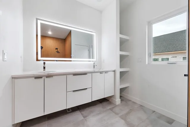 $669,900 | 3644 East Hank Avenue, De Pere, WI 54115