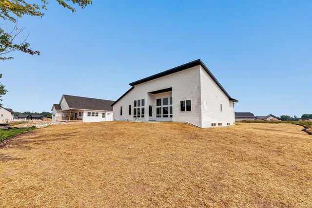 $669,900 | 3644 East Hank Avenue, De Pere, WI 54115