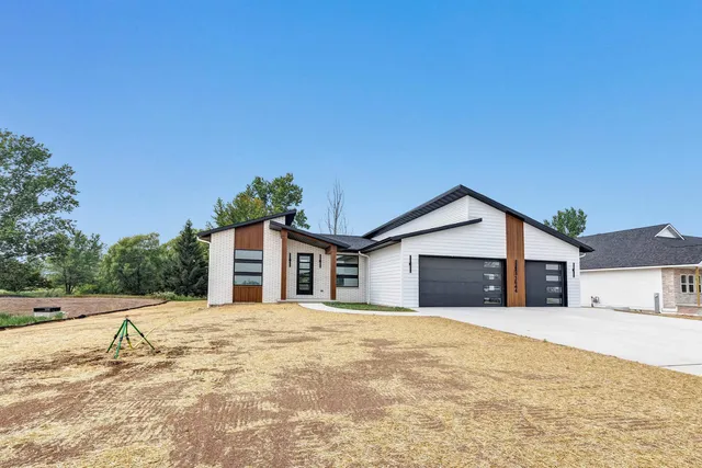 $669,900 | 3644 East Hank Avenue, De Pere, WI 54115