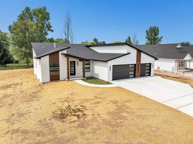 $669,900 | 3644 East Hank Avenue, De Pere, WI 54115