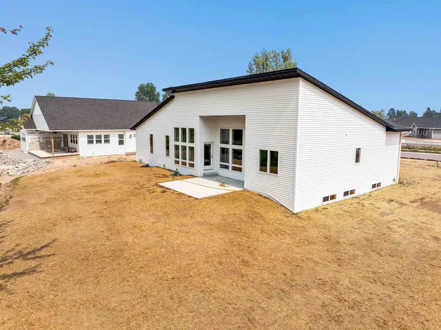 $669,900 | 3644 East Hank Avenue, De Pere, WI 54115