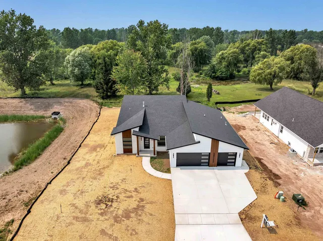 $669,900 | 3644 East Hank Avenue, De Pere, WI 54115