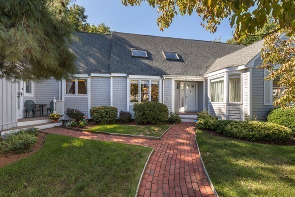 7 Simonds Road Winchester, MA 01890 - Photo 1 of 22 Gallery Image 1