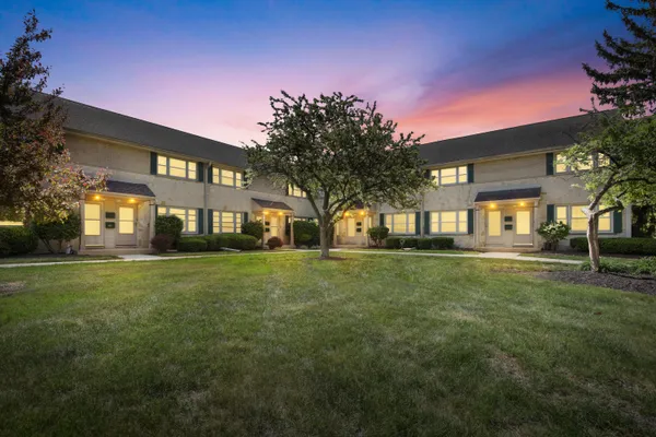 $265,000 | 4910 North Shoreland Avenue, Whitefish Bay, WI 53217