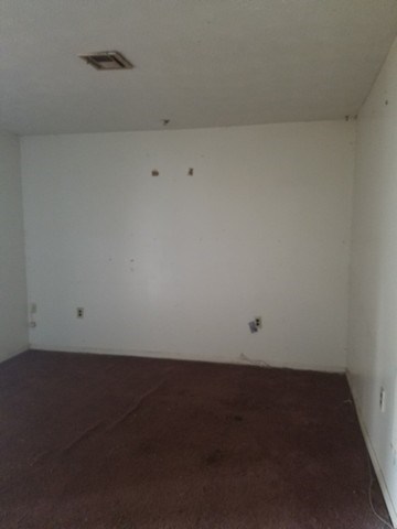 145 Renfroe Rd Union Springs Union Springs, AL 36089 - Photo 4 of 8 an empty room with a window