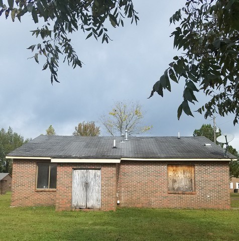145 Renfroe Rd Union Springs Union Springs, AL 36089 - Photo 5 of 8 a view of a house with a yard