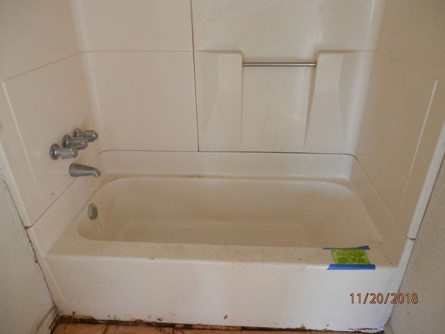 145 Renfroe Rd Union Springs Union Springs, AL 36089 - Photo 7 of 8 a bathroom with a bathtub