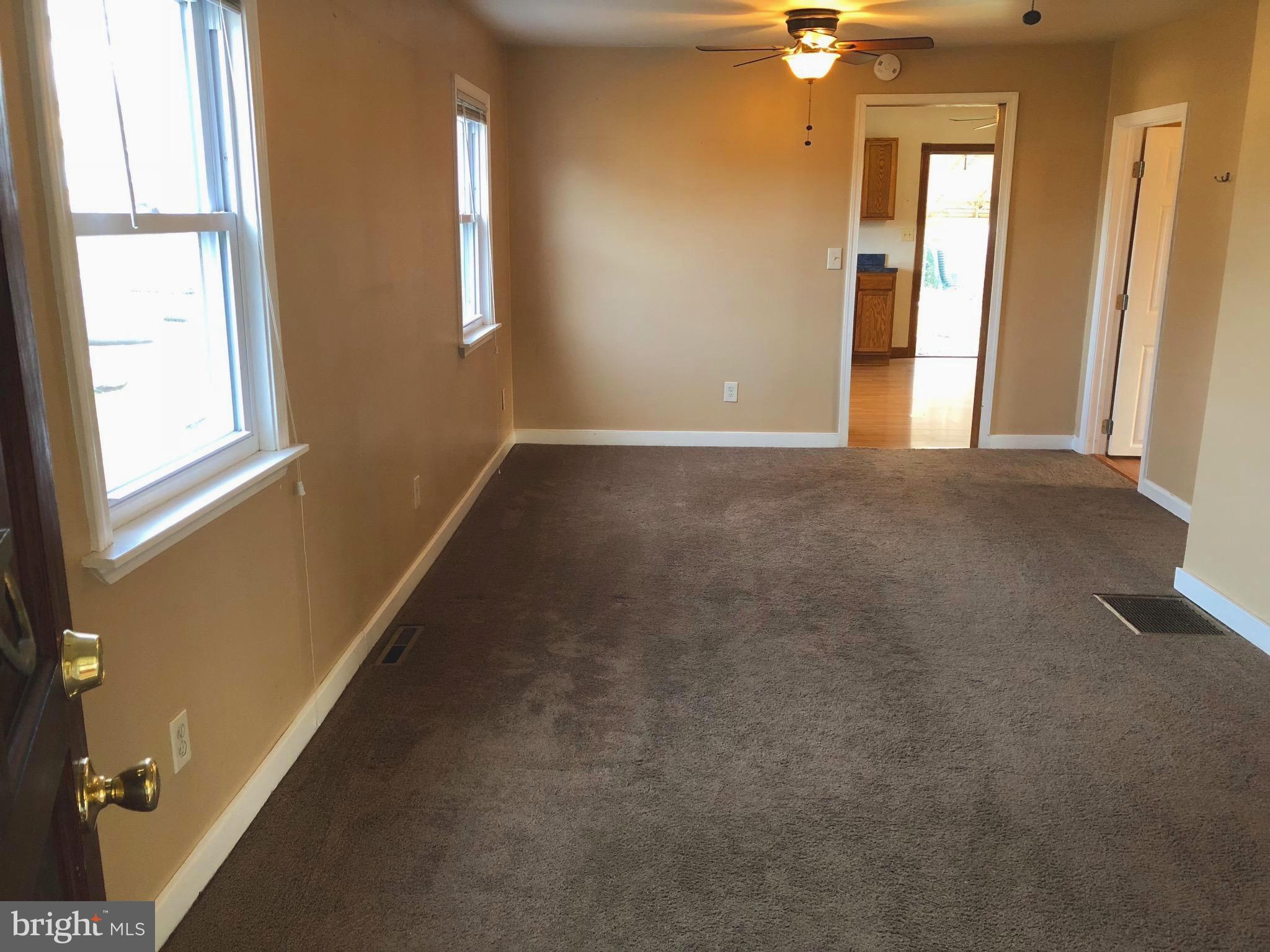 7641 Old Battle Grove Road Baltimore, MD 21222 - Photo 2 of 17 Living Room