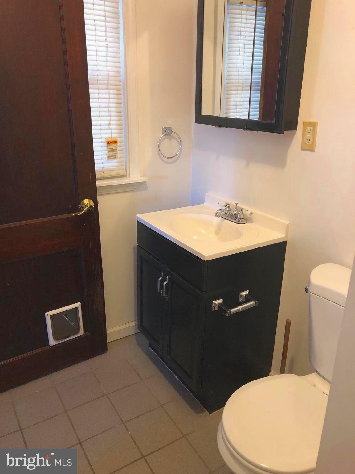 7641 Old Battle Grove Road Baltimore, MD 21222 - Photo 11 of 17 Bath