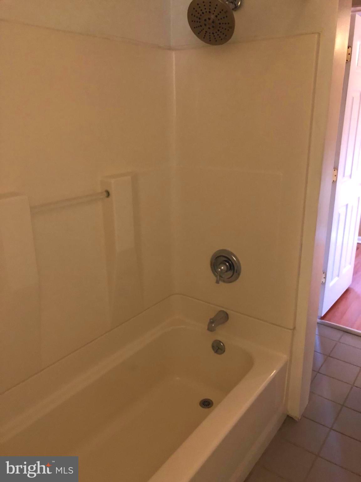 7641 Old Battle Grove Road Baltimore, MD 21222 - Photo 12 of 17 Bath