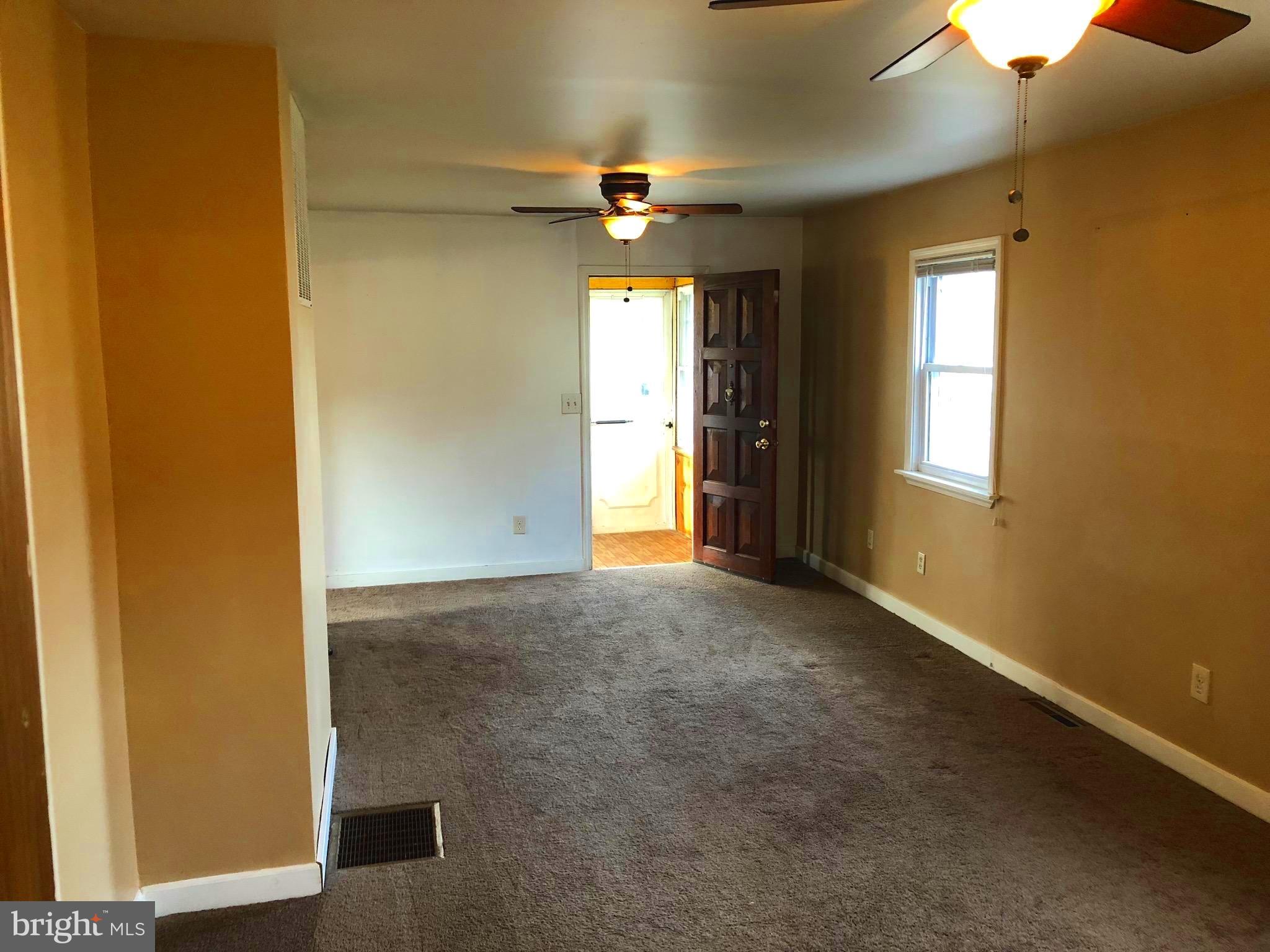 7641 Old Battle Grove Road Baltimore, MD 21222 - Photo 3 of 17 Living Room