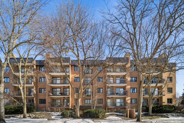 $350,000 | 1695 2nd Street, Unit 402, Highland Park, IL 60035