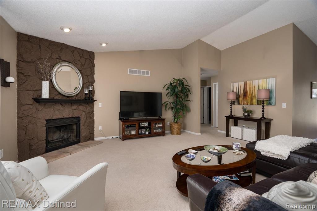 81 Foxboro Drive Rochester Hills, MI 48309 - Photo 9 of 34