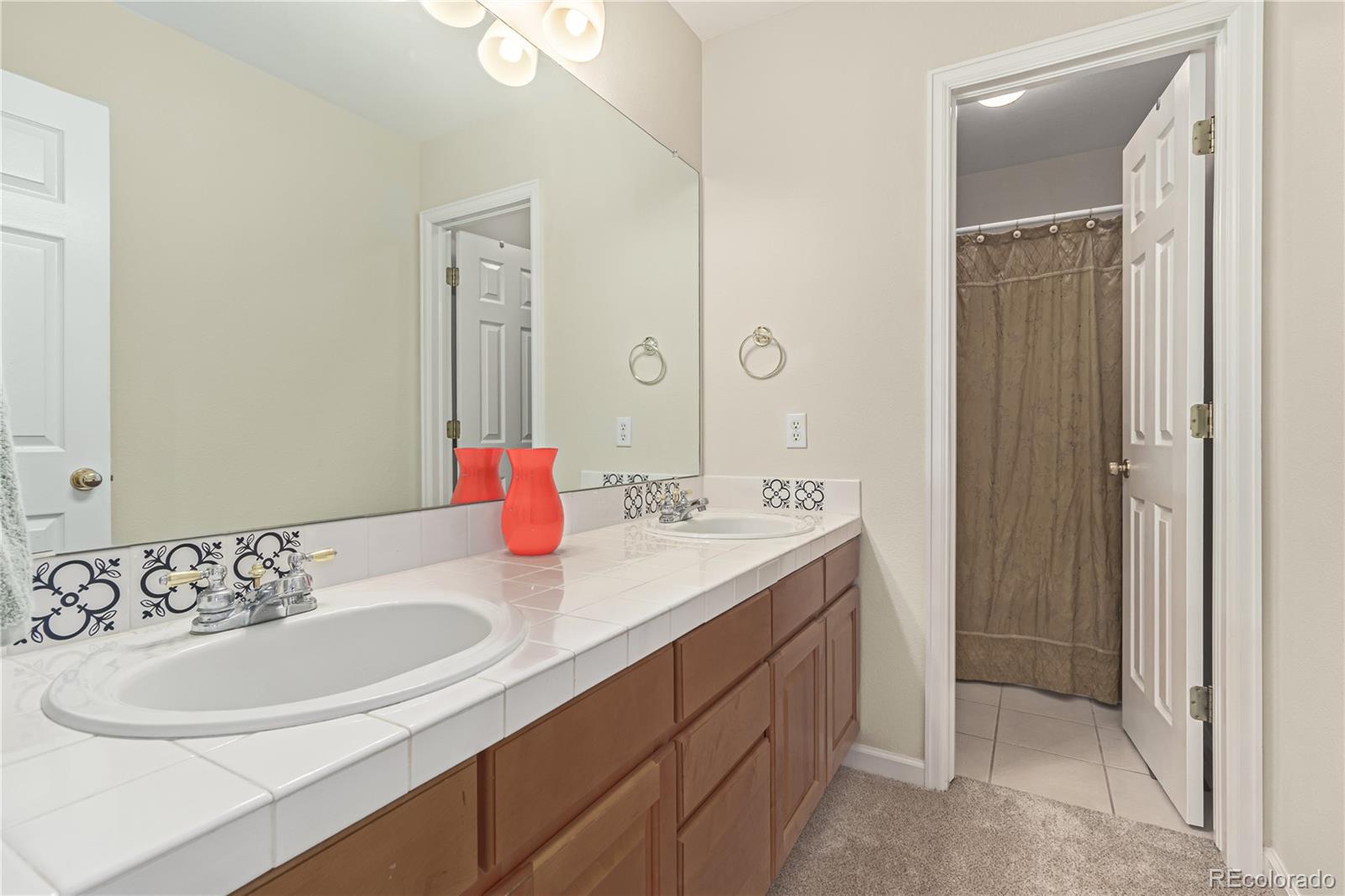 10152 Knoll Circle Highlands Ranch, CO 80130 - Photo 18 of 34 a bathroom with a sink and a mirror