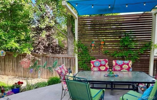 10152 Knoll Circle Highlands Ranch, CO 80130 - Photo 27 of 34 a view of a chairs and table in the patio