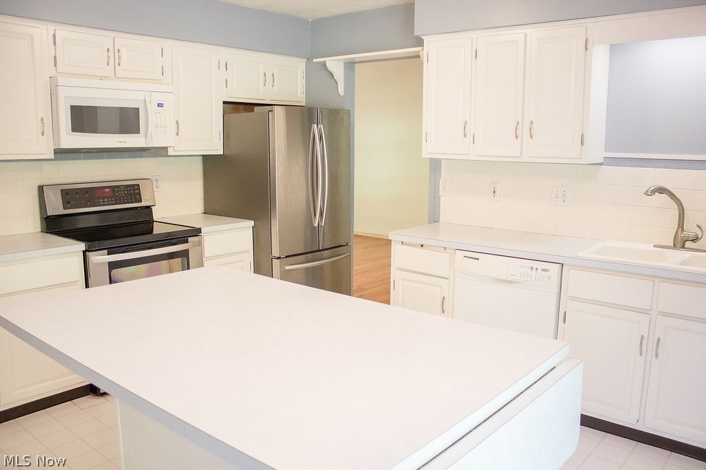 3615 Spring Valley Road Akron, OH 44333 - Photo 5 of 35