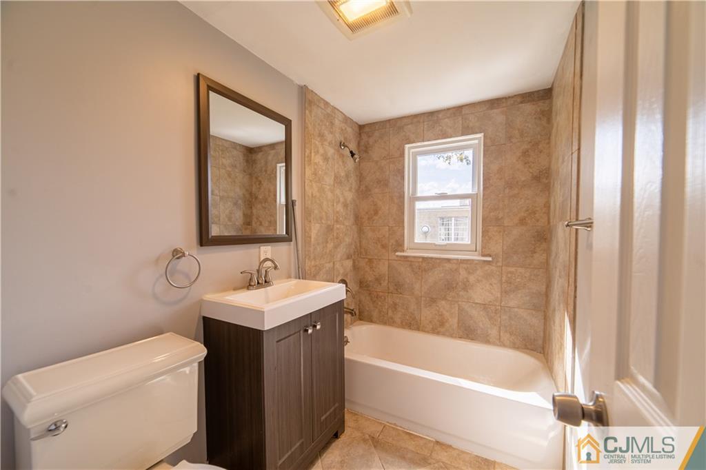 16 Homes Street Edison, NJ 08817 - Photo 19 of 21 a bathroom with a sink toilet and bathtub