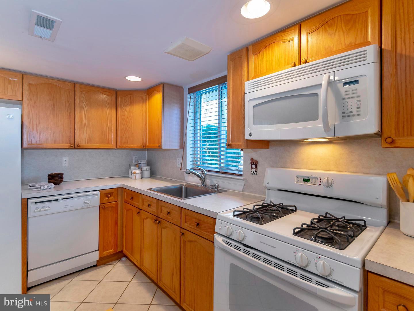 9200 Blue Grass Road, Unit H187 Philadelphia, PA 19114 - Photo 8 of 27 Gallery Image 8