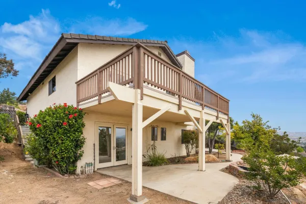 $729,000 | 2033 Fiesta Glen, Escondido, CA 92027