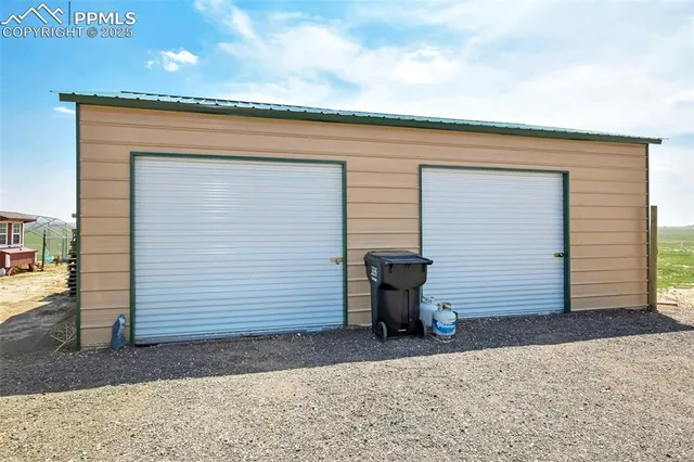 a view of a back yard of the house