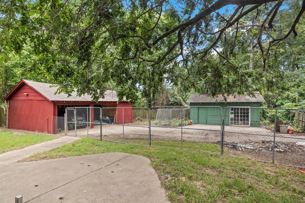 504 East 3rd Street Mount Pleasant, TX 75455 - Photo 26 of 28 a view of a house with a backyard