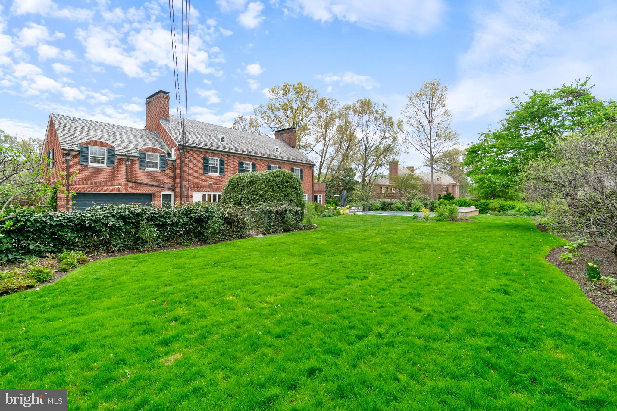 211 Lambeth Road Baltimore, MD 21218 - Photo 7 of 55 a front view of a house with garden