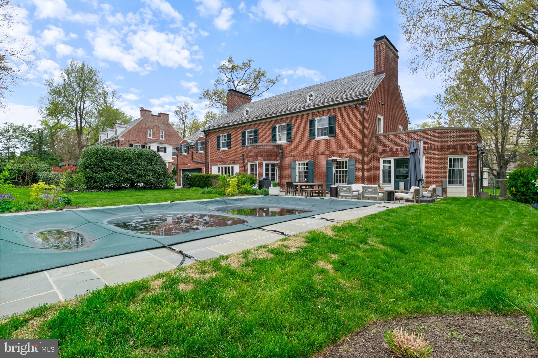 211 Lambeth Road Baltimore, MD 21218 - Photo 8 of 55 a front view of a house with garden