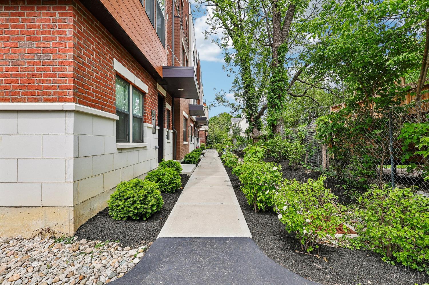 3906 Edwards Road, Unit C Cincinnati, OH 45209 - Photo 7 of 44 Gallery Image 7
