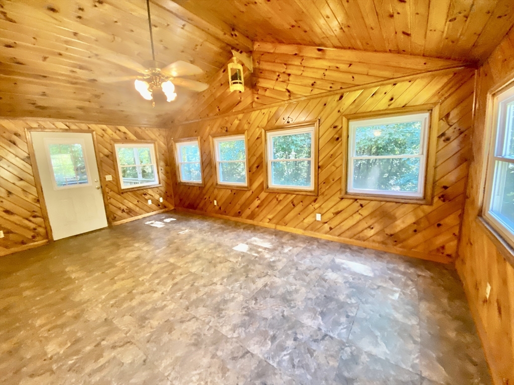 520 Southbridge Road Warren, MA 01585 - Photo 7 of 29