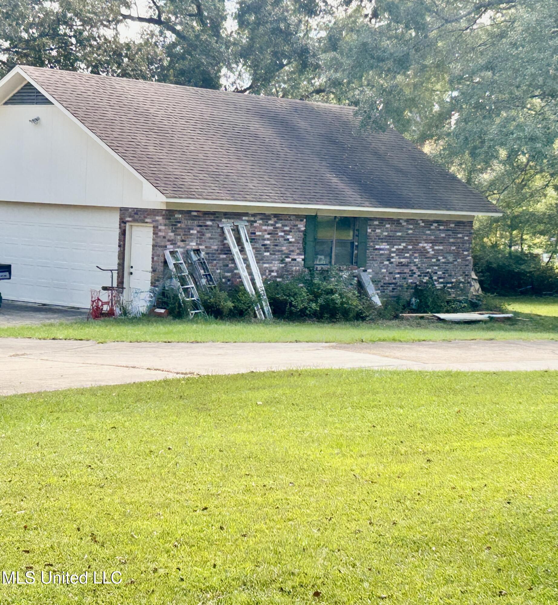 1184 Hawthorne Drive McComb, MS 39648 - Photo 36 of 39 IMG_6403