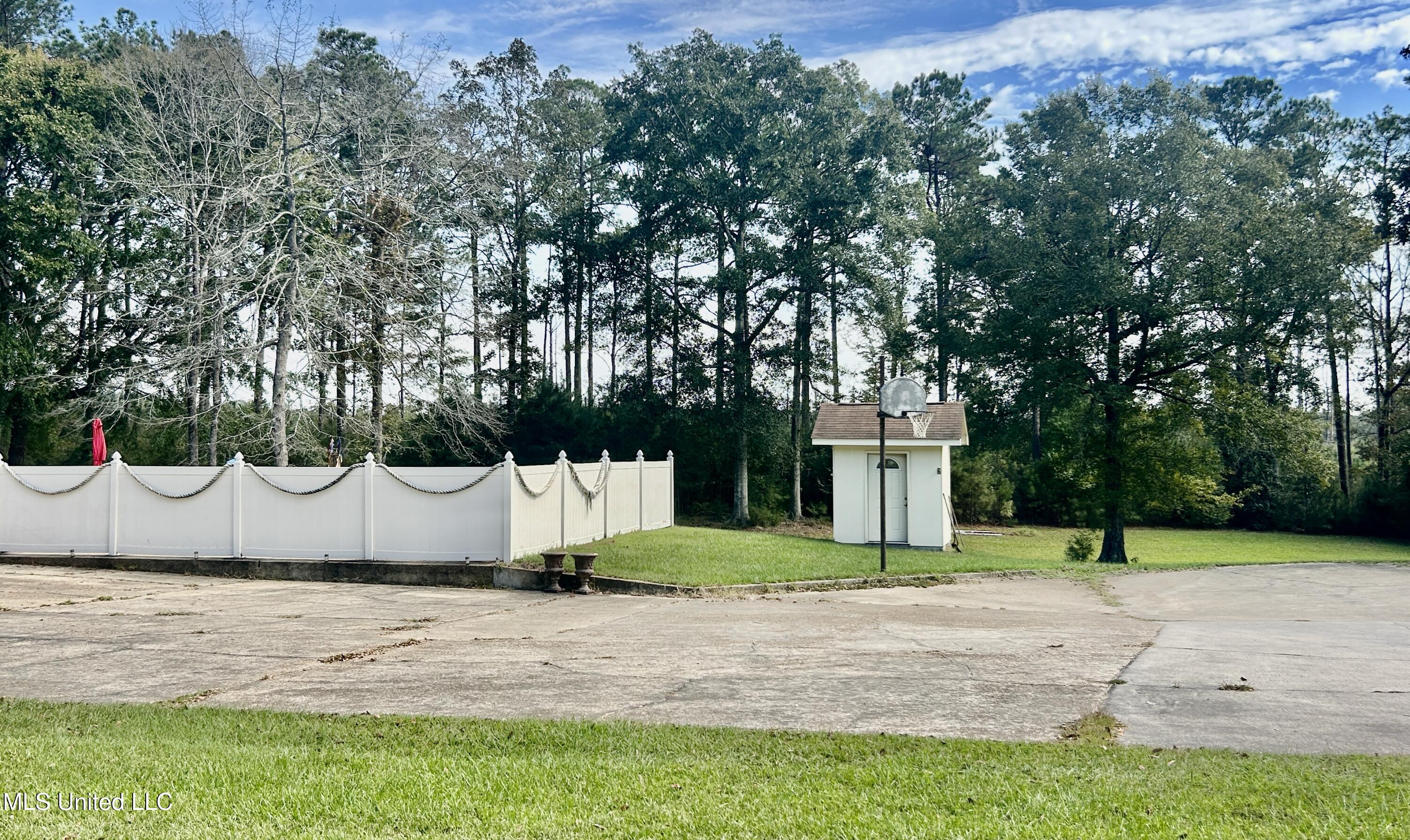 1184 Hawthorne Drive McComb, MS 39648 - Photo 9 of 39 IMG_6405