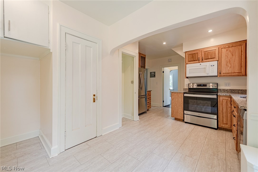 1593 Ivydale Road Cleveland, OH 44118 - Photo 12 of 34 Gallery Image 12