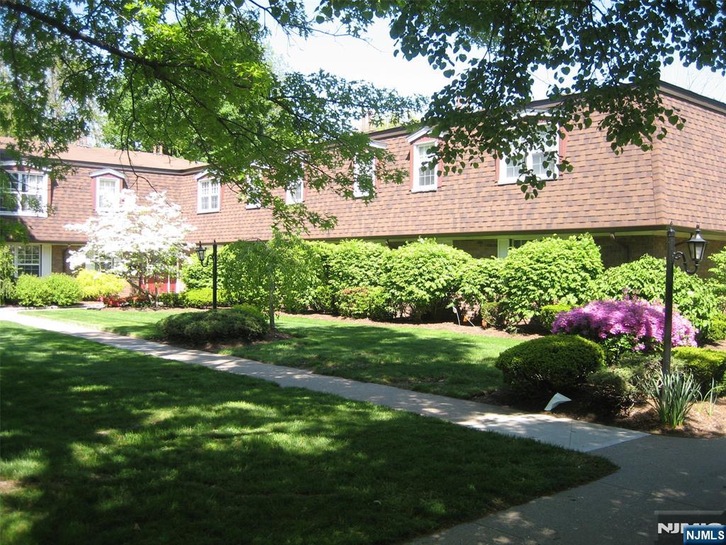 255 Piermont Road, Unit 25518 Cresskill, NJ 07626 - Photo 1 of 10