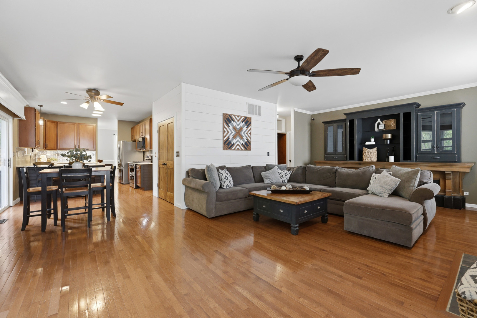 400 Willow Road Lakemoor, IL 60051 - Photo 7 of 59