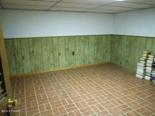 139 Spencer Road Dingmans Ferry, PA 18328 - Photo 17 of 19 Gallery Image 17