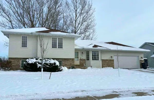 $344,900 | 204 Falcon Drive, Mankato, MN 56001
