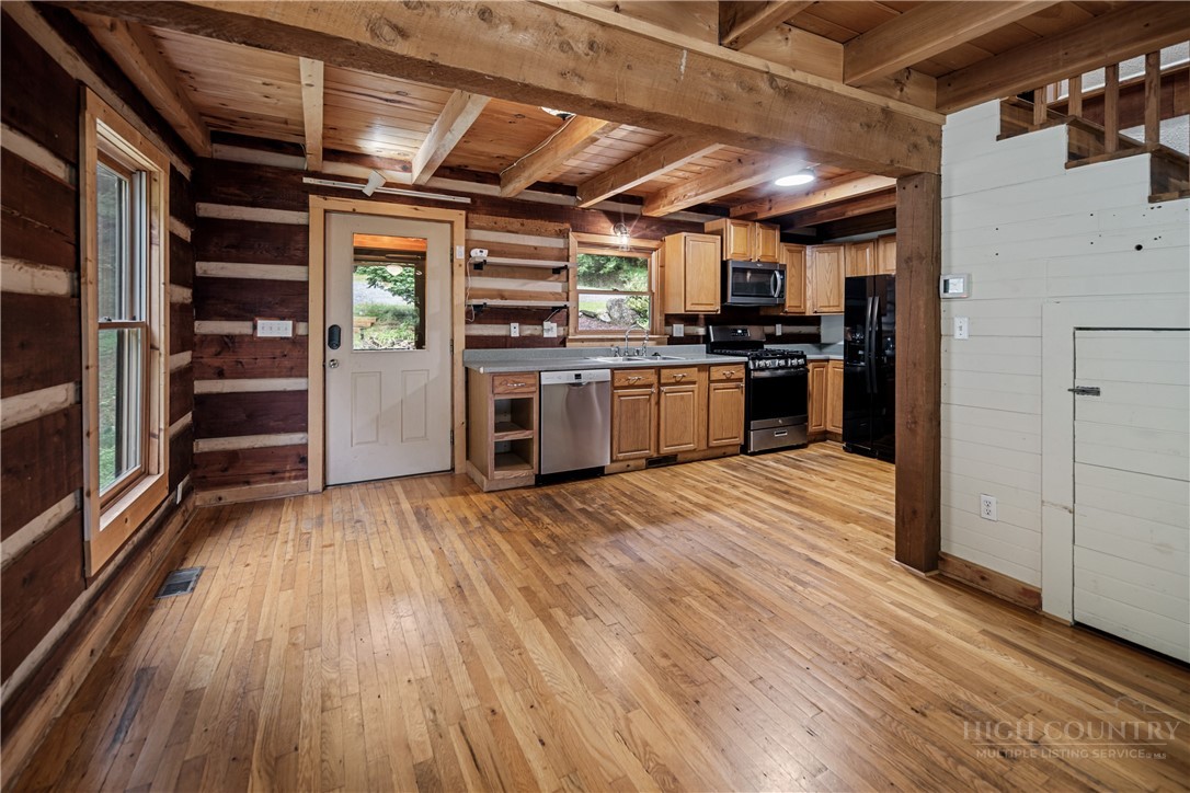 419 Dillard Greene Road Vilas, NC 28692 - Photo 5 of 38