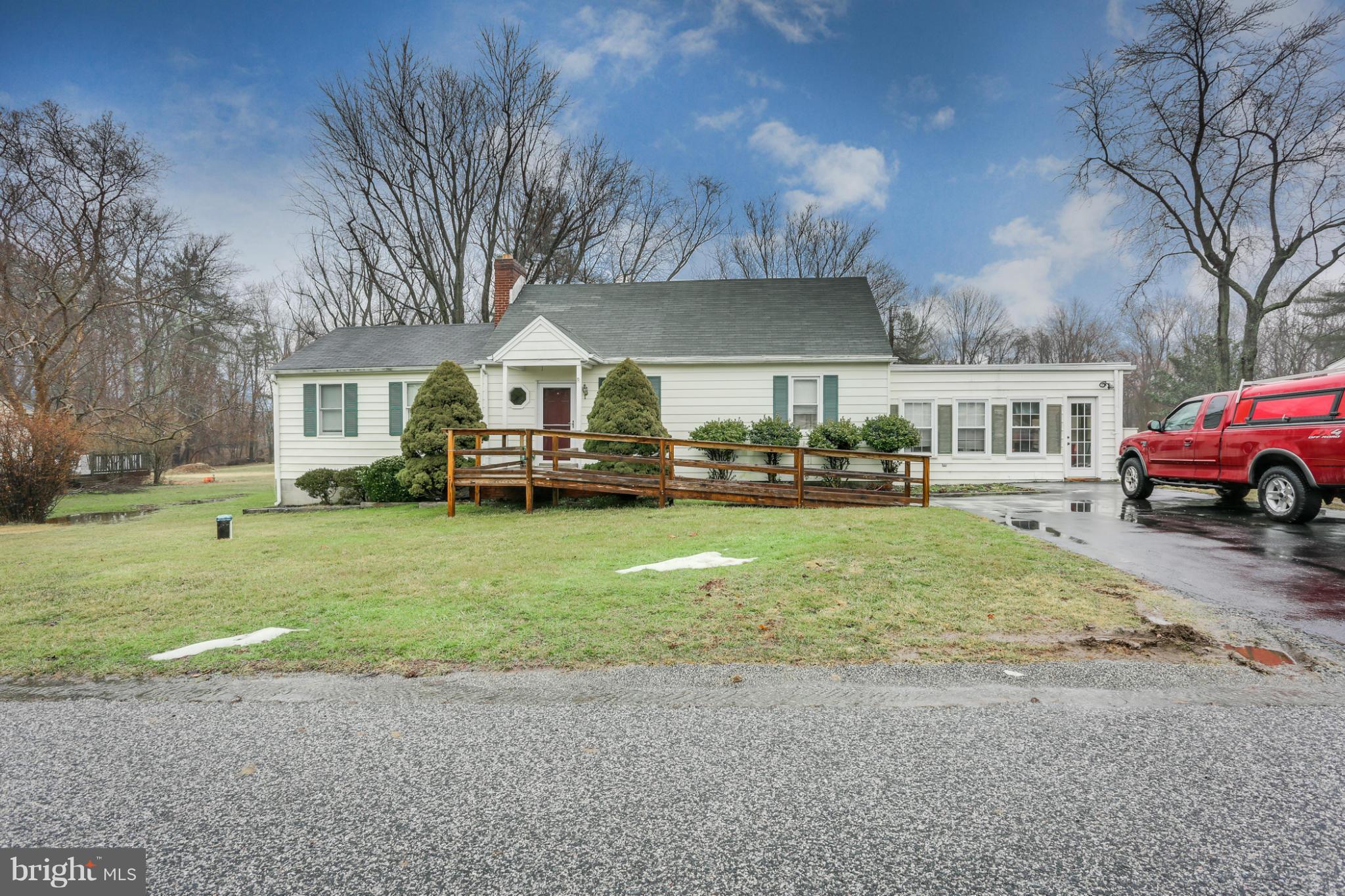927 Waters Avenue Fallston, MD 21047 - Photo 5 of 27 Exterior (Front)