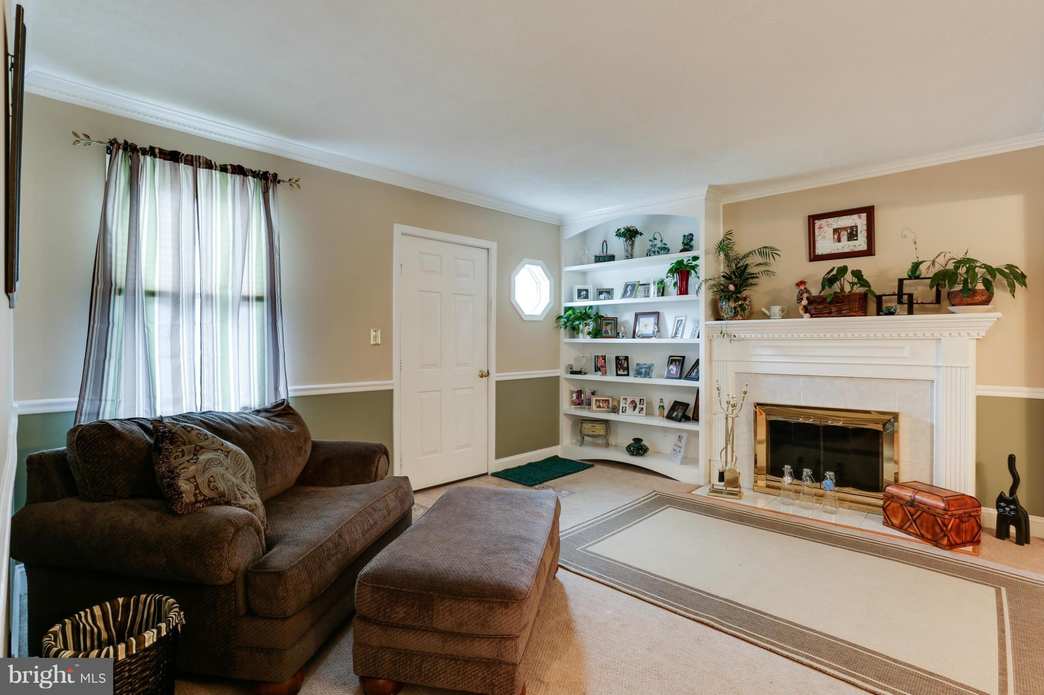 927 Waters Avenue Fallston, MD 21047 - Photo 9 of 27 Living Room