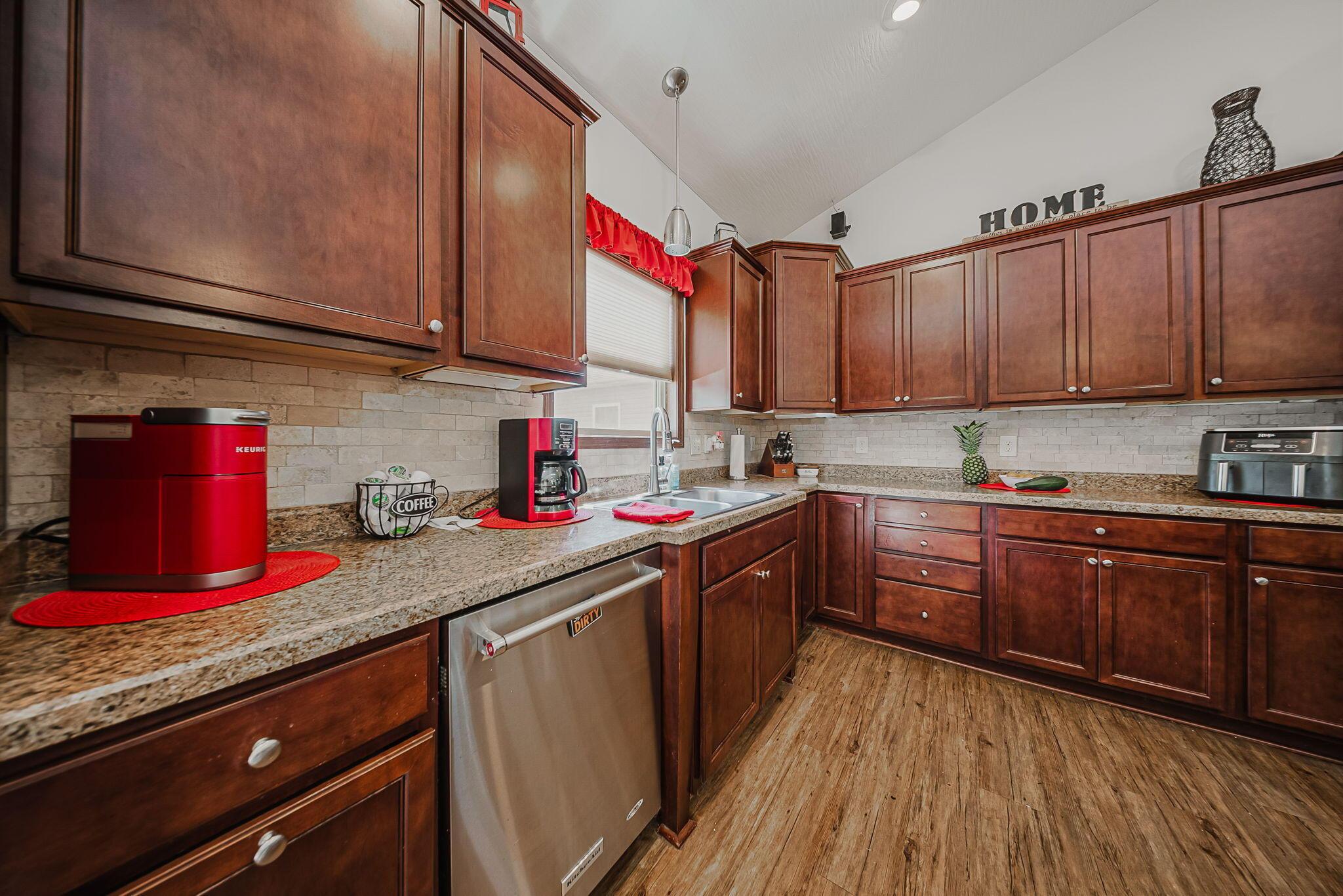 6684 Borror Road Grove City, OH 43123 - Photo 31 of 118 Granite counters