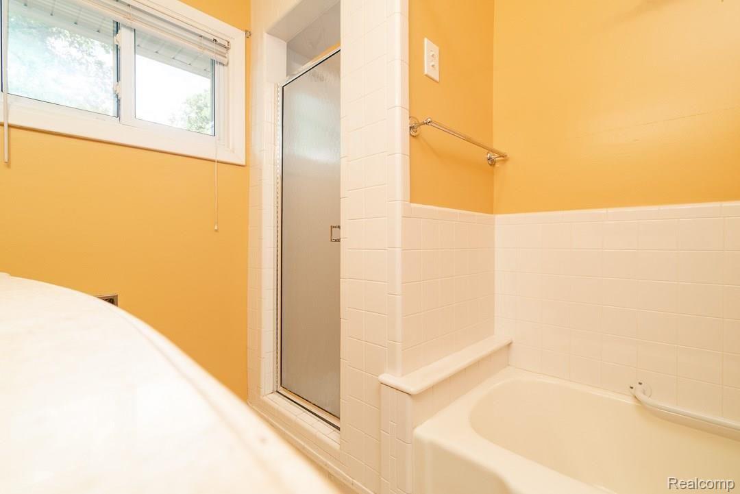240 Kalhaven Road Rochester, MI 48307 - Photo 17 of 26 240-Kalhaven-17.jpg